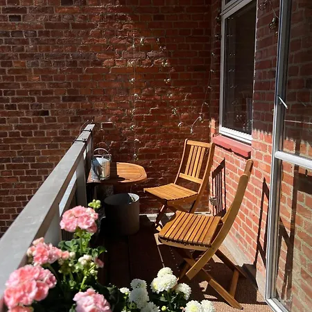 Bright, Child-friendly, Balcony, 50 Meters From The Subway Lägenhet