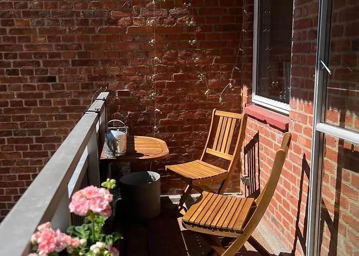 Bright, Child-friendly, Balcony, 50 Meters From The Subway Lägenhet