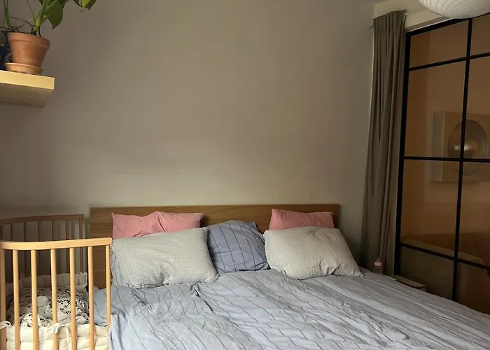 Apartmán Bright, Child-friendly, Balcony, 50 Meters From The Subway *